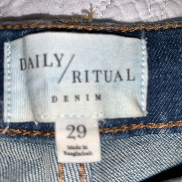 Daily ritual denim faded cut off jean shorts, high rise - Picture 4 of 7